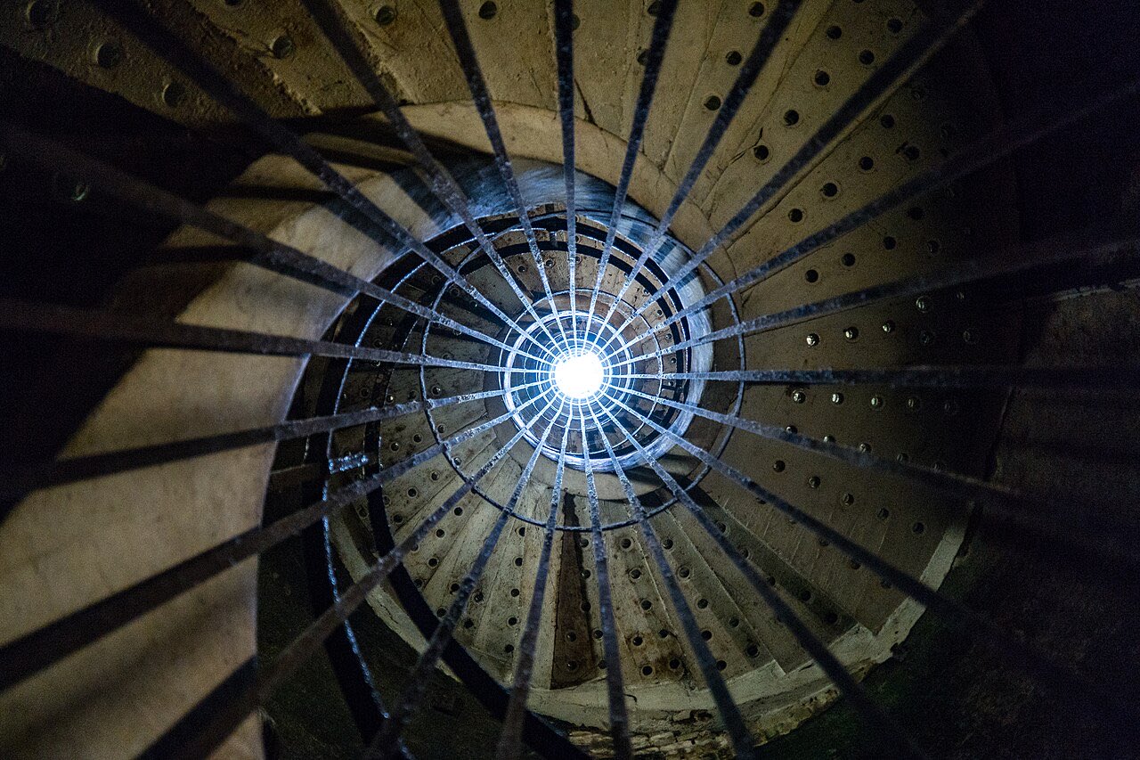 Escalier en colimaçon dans les caves de Taittinger à Reims