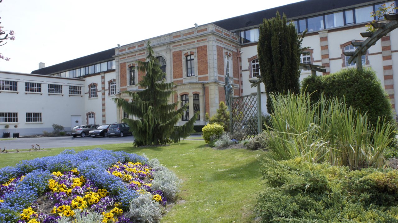 L’entrée du parc de la maison Lanson, rue de Courlancy à Reims